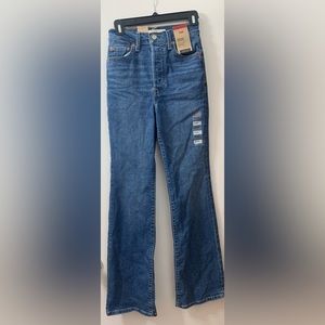 NEW WITH TAGS - Levi’s Women’s Ribcage Bootcut Jeans. Light Blue. Size 26